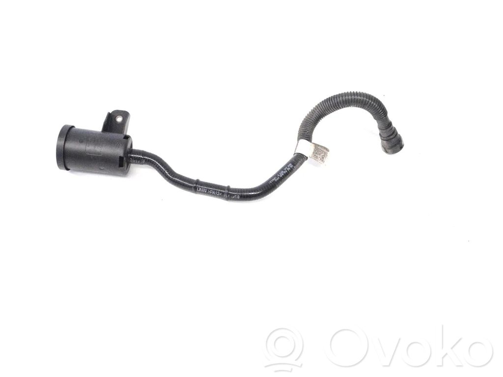 Audi A4 S4 B9 8W Wąż / Rurka odpowietrznika 