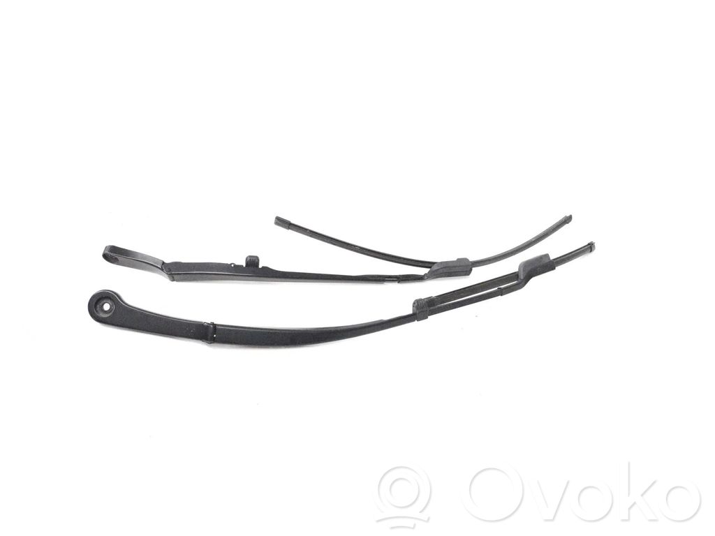 Tuulilasinpyyhkimen sulka