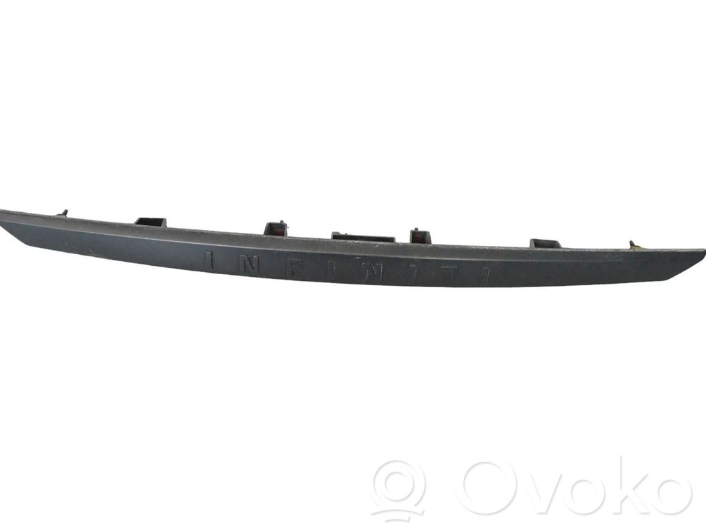 Infiniti Q50 Éclairage de plaque d'immatriculation