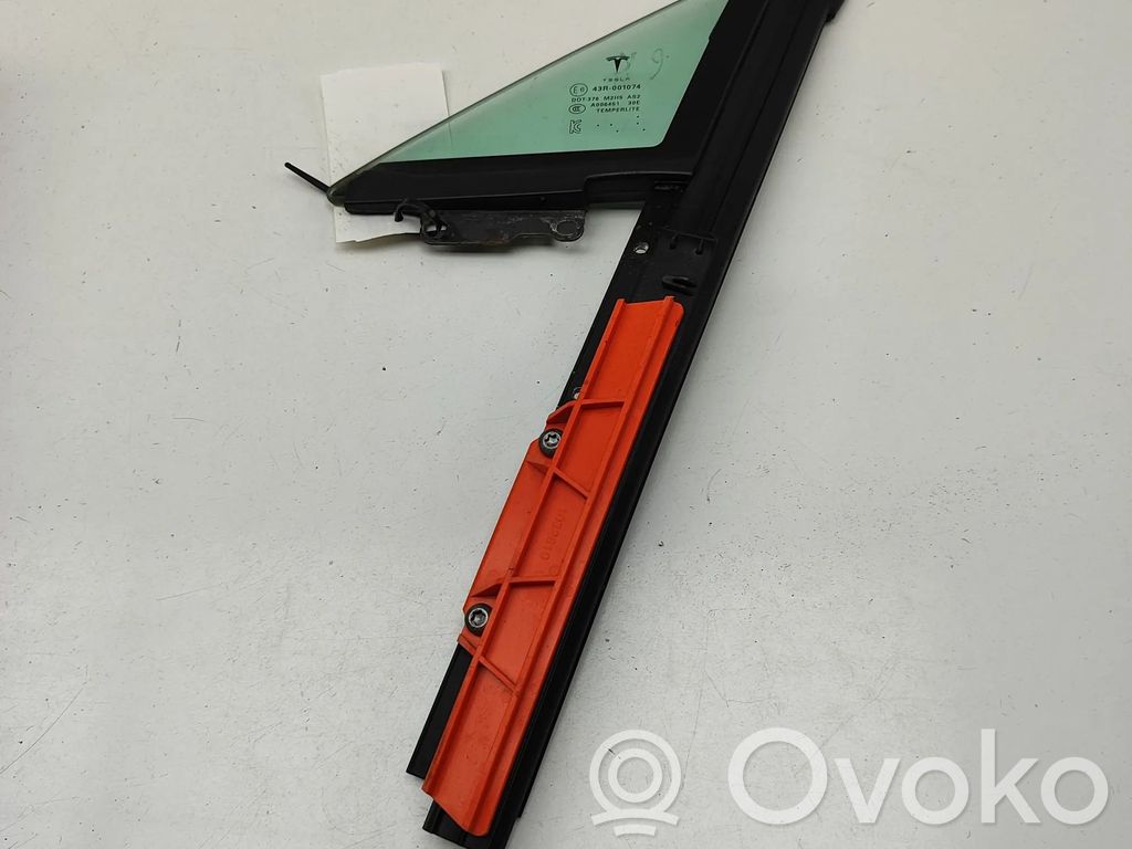 Tesla Model S Front door vent window glass four-door 