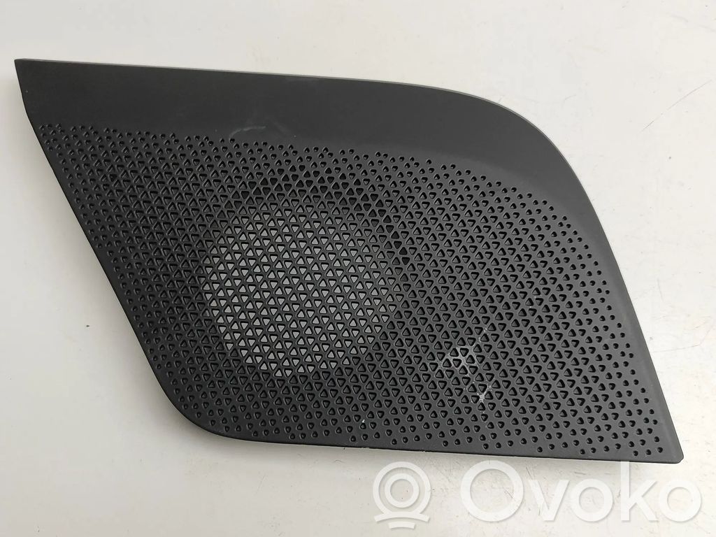 Cupra Born Cache enceinte centrale 