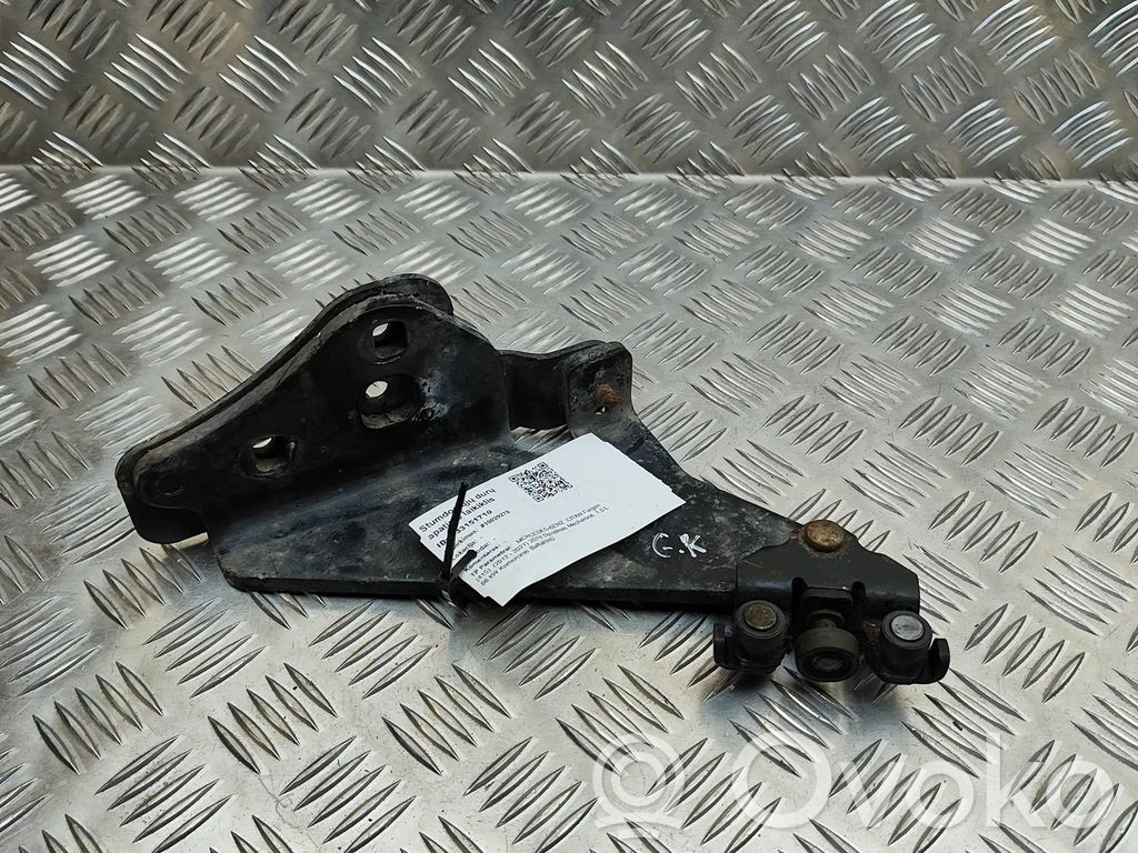 Mercedes-Benz Citan W415 Sliding door upper roller guide/hinge 