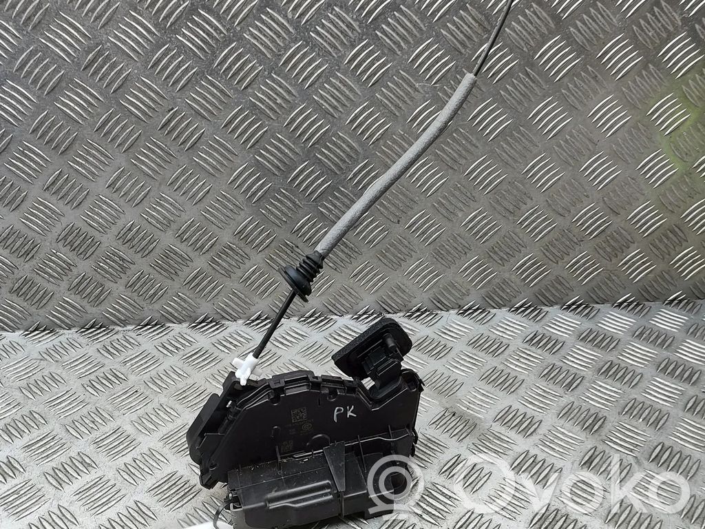 Volkswagen Crafter Coupe door lock (next to the handle) 