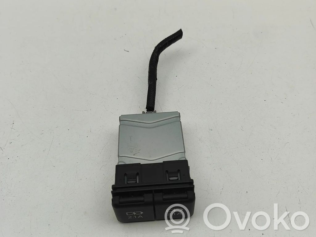 Toyota RAV 4 (XA50) Enchufe conector USB 