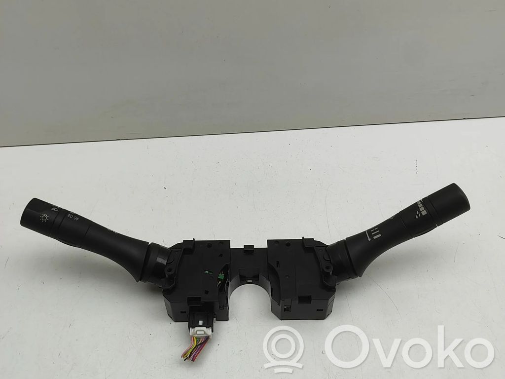 Nissan Navara D23 Palanca de intermitentes 