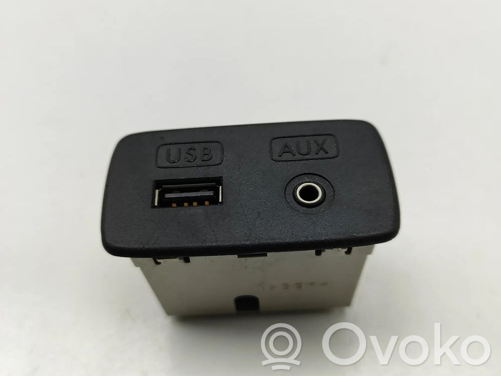 Subaru Forester SJ Enchufe conector entrada auxiliar 