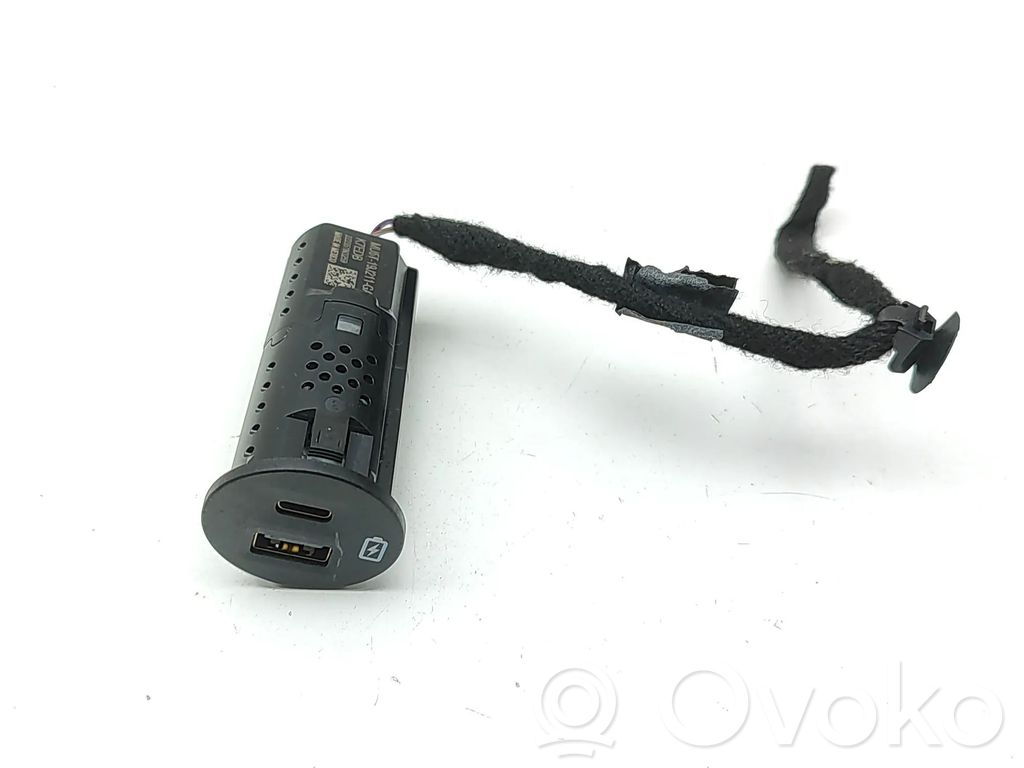 Ford Mustang Mach-E Enchufe conector USB 