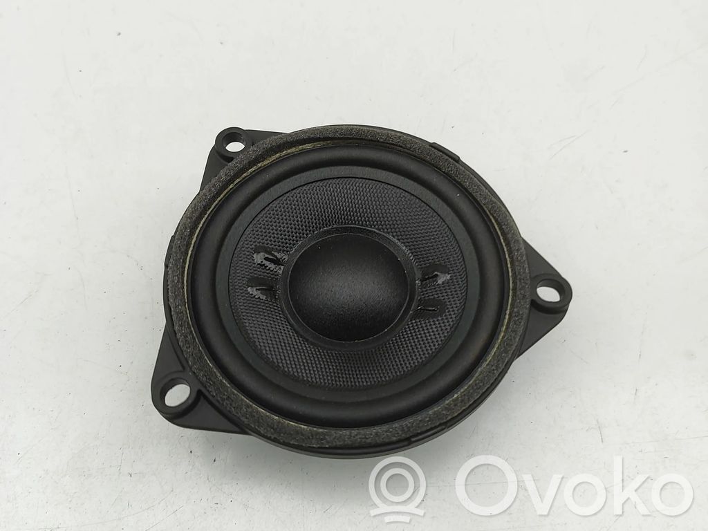 Porsche Taycan 9J1 Etuoven kaiutin