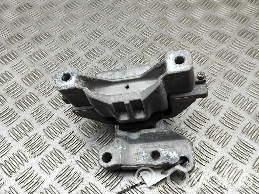 Mitsubishi Outlander Engine mount bracket 
