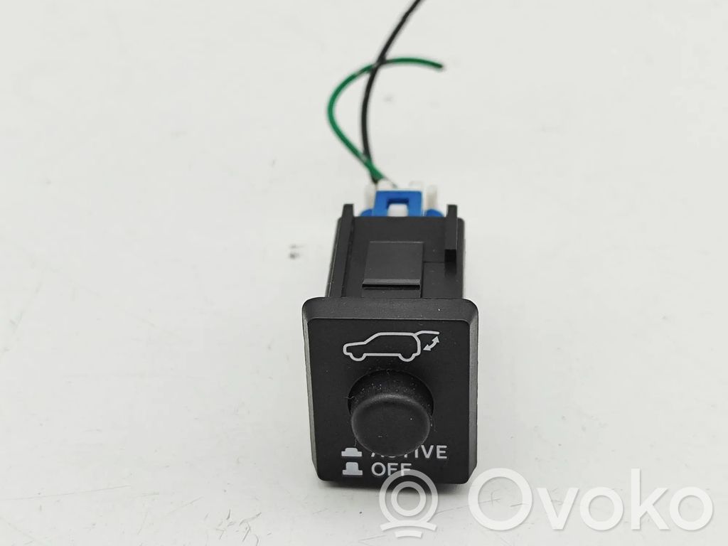 Tailgate/boot open switch button   8616A009