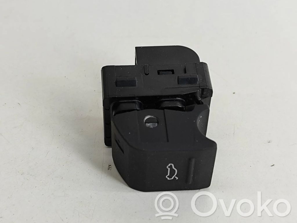Audi RS3 8Y Botón interruptor de maletero abierto 