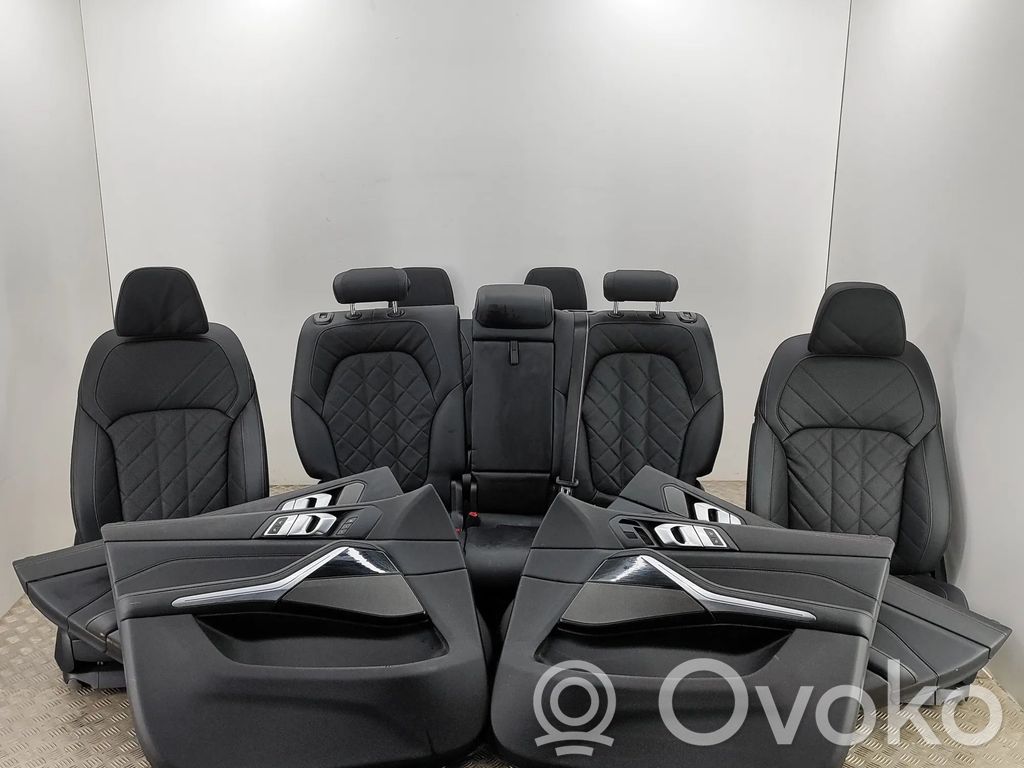 BMW X7 G07 Tapicerka / Komplet 