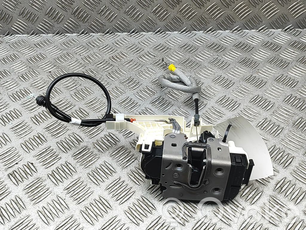 Mercedes-Benz Sprinter W907 W910 Zamek drzwi przednich 