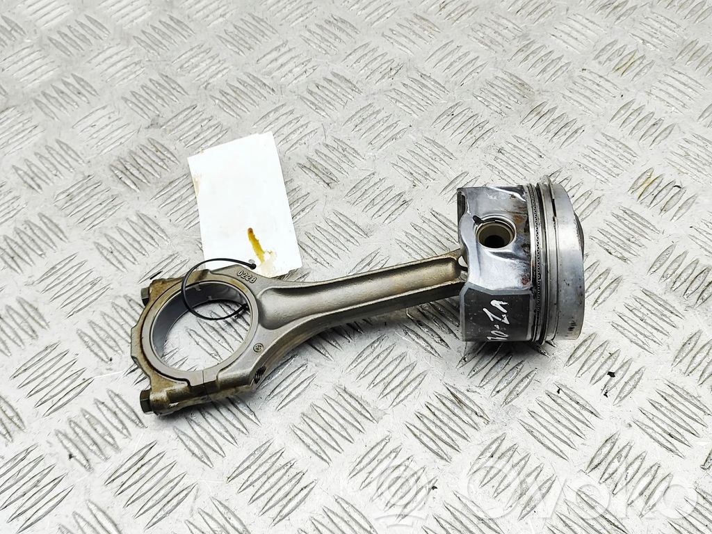 Volkswagen PASSAT B6 Piston 