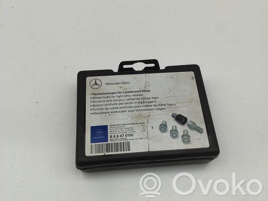 Mercedes-Benz E C207 W207 Dadi antifurto e blocco ruota