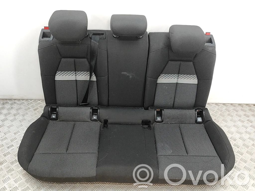 Audi Q4 e-tron Takaistuin 