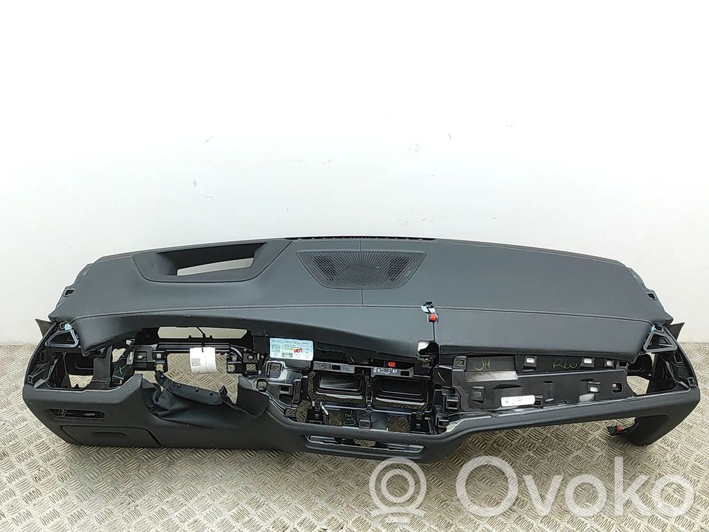 BMW X7 G07 Panelis 
