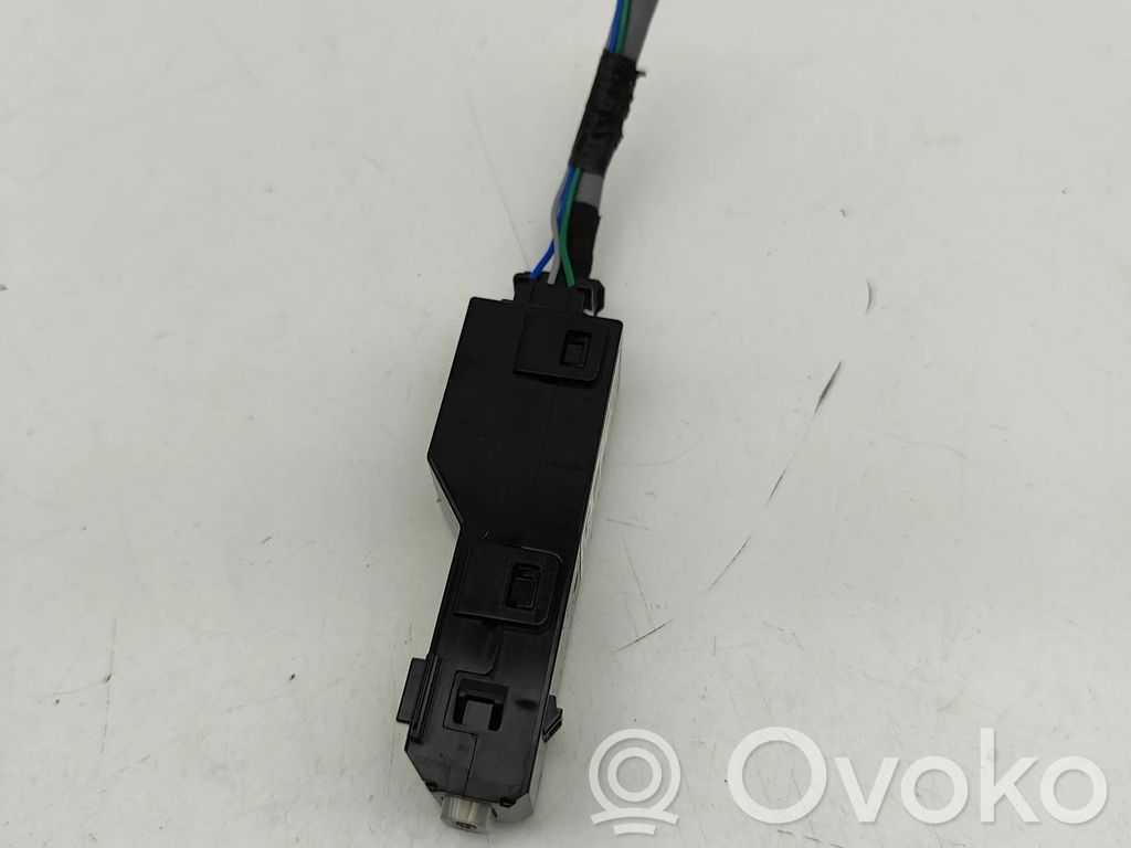 Enchufe conector USB   8619046010