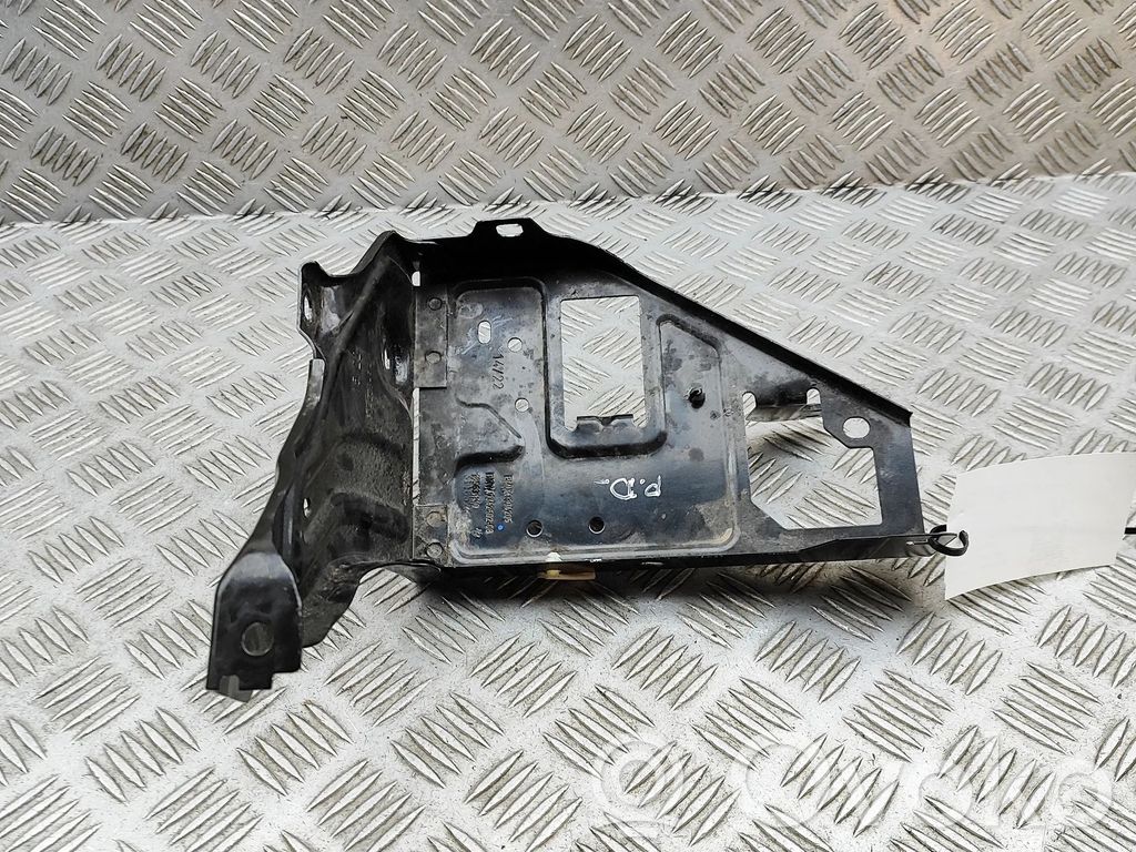BMW X1 F48 F49 Uchwyt / Mocowanie błotnika przedniego 