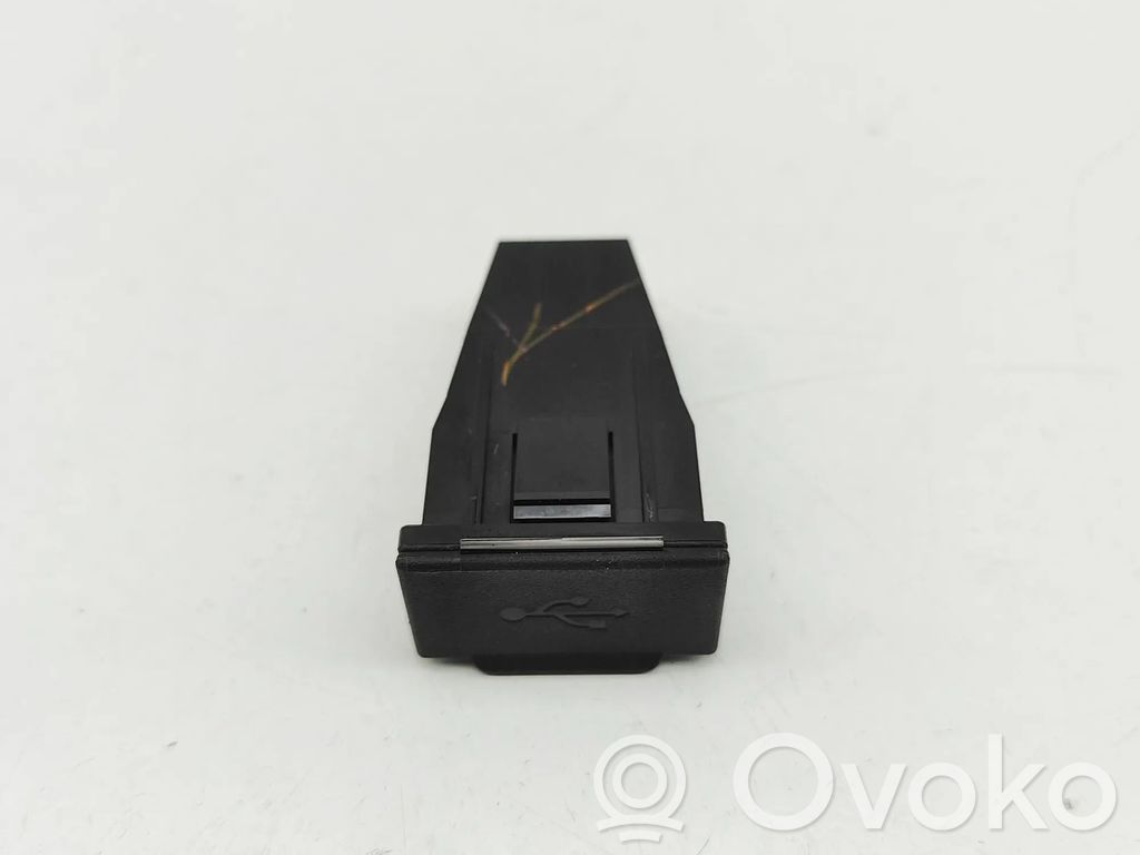 Mitsubishi Outlander Enchufe conector USB 
