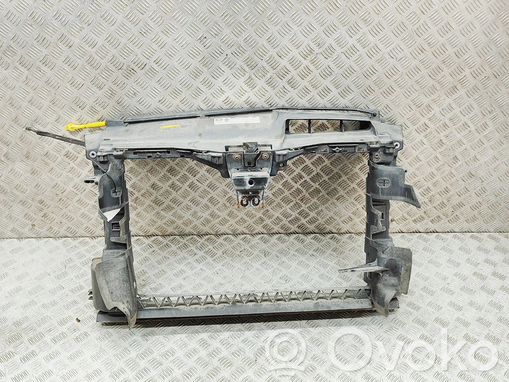 Volkswagen Scirocco Pas przedni 