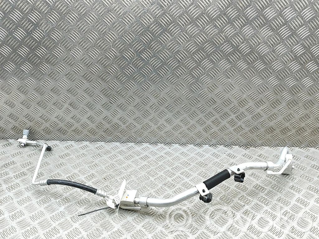 BMW XM Ilmastointilaitteen putki (A/C) 