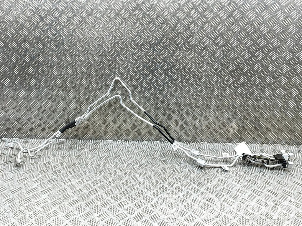 BMW XM Ilmastointilaitteen putki (A/C) 