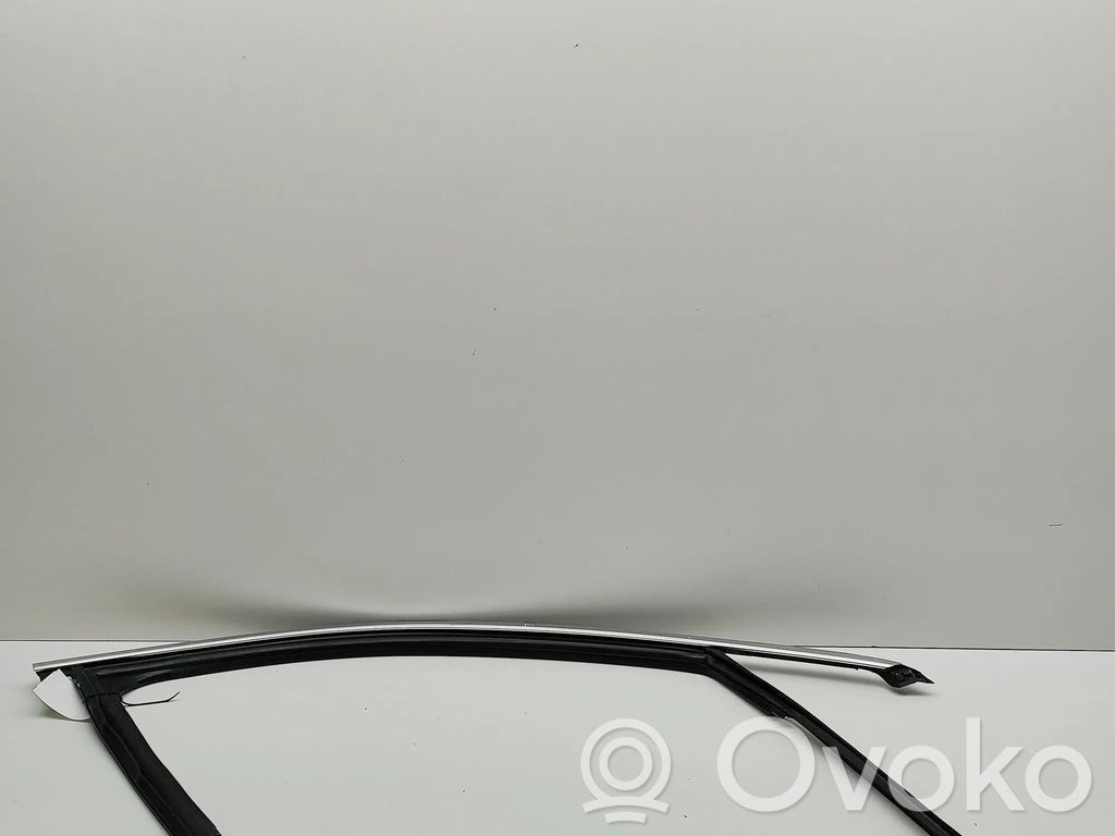 Audi e-tron Listwa / Uszczelka szyby drzwi 
