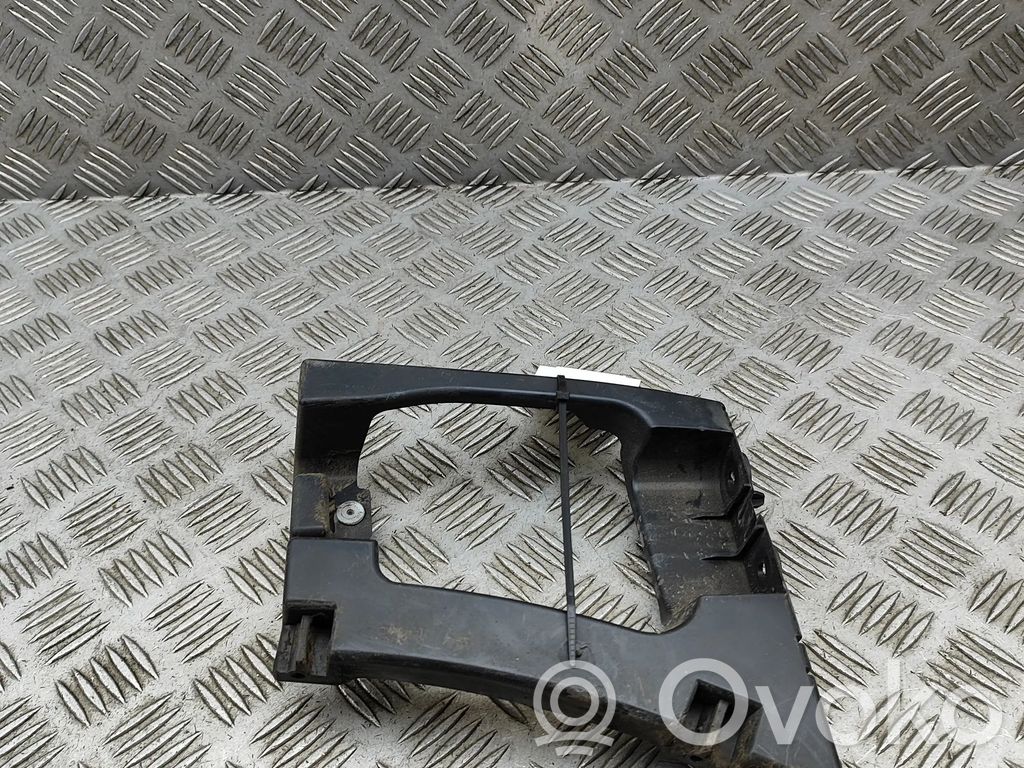 Opel Vivaro Takapuskurin kannake 