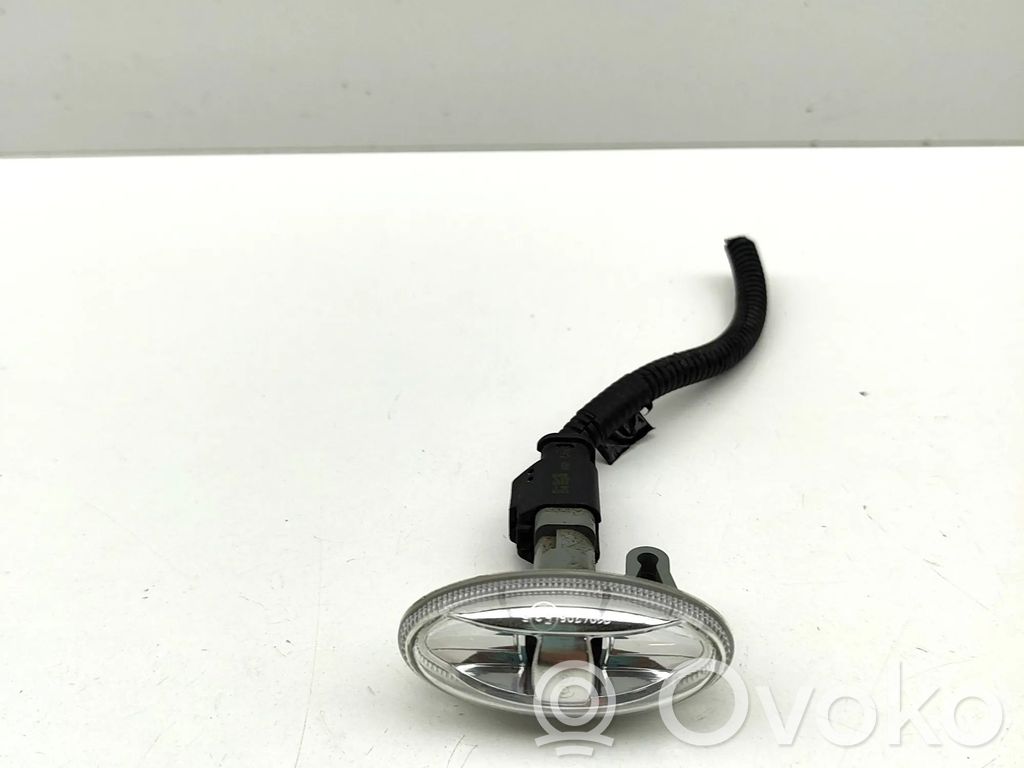 Opel Vivaro Indicatore di direzione del parafango anteriore