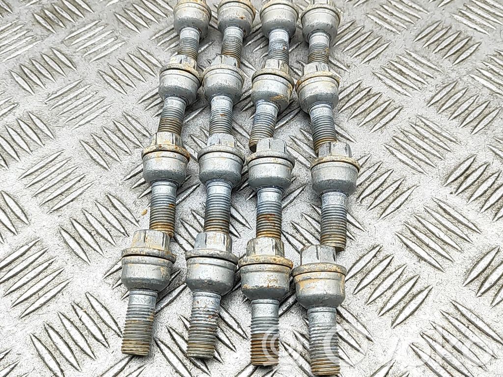 Audi Q3 F3 Tuercas/tornillos 