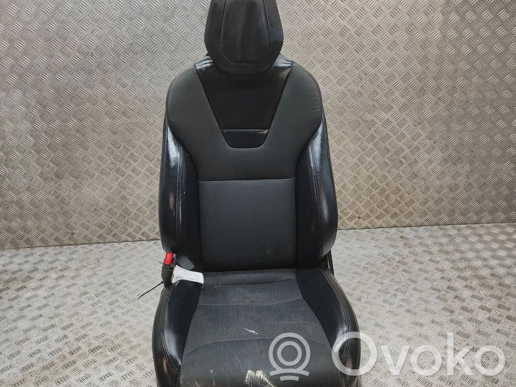 Tesla Model X Kuljettajan istuin 