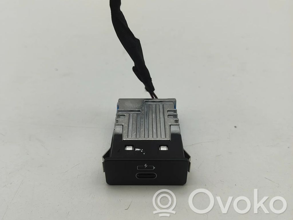 BMW X2 U10 USB socket connector 
