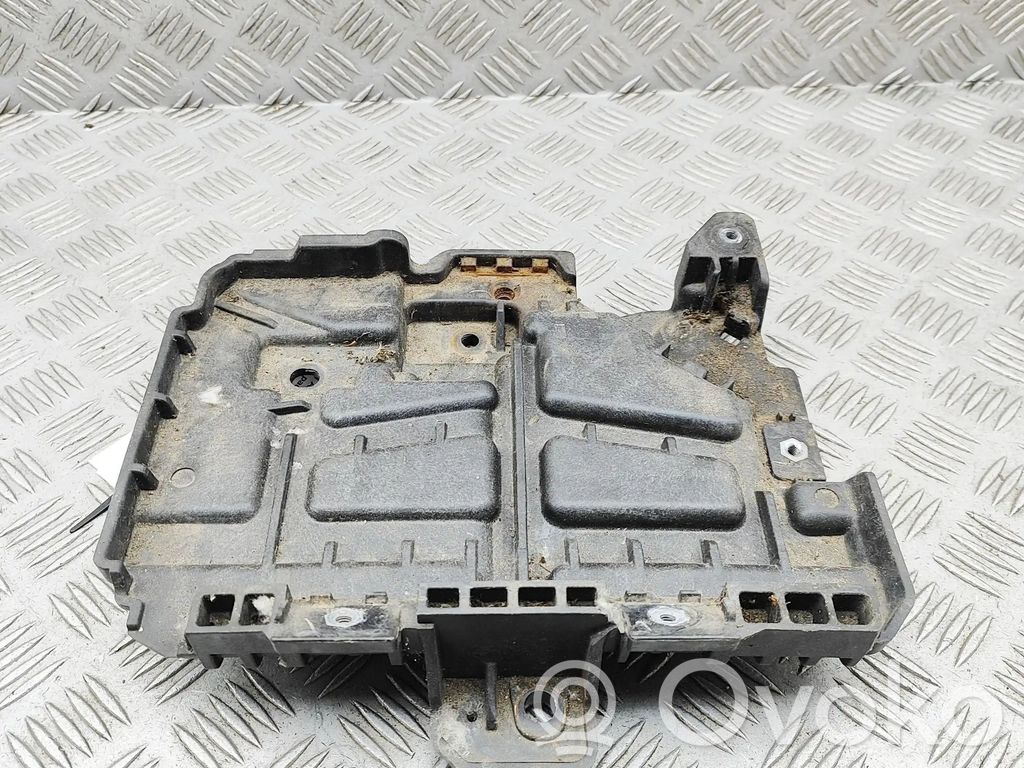 KIA Xceed Akkulaatikon alusta 