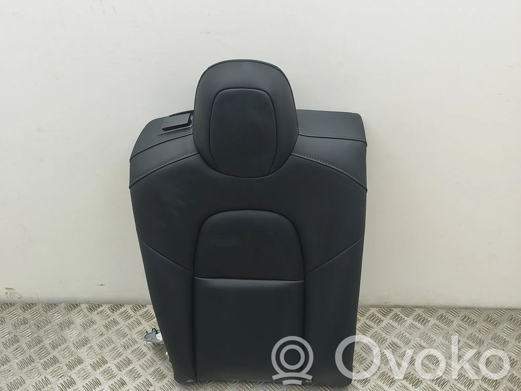 Tesla Model 3 Takaistuin 