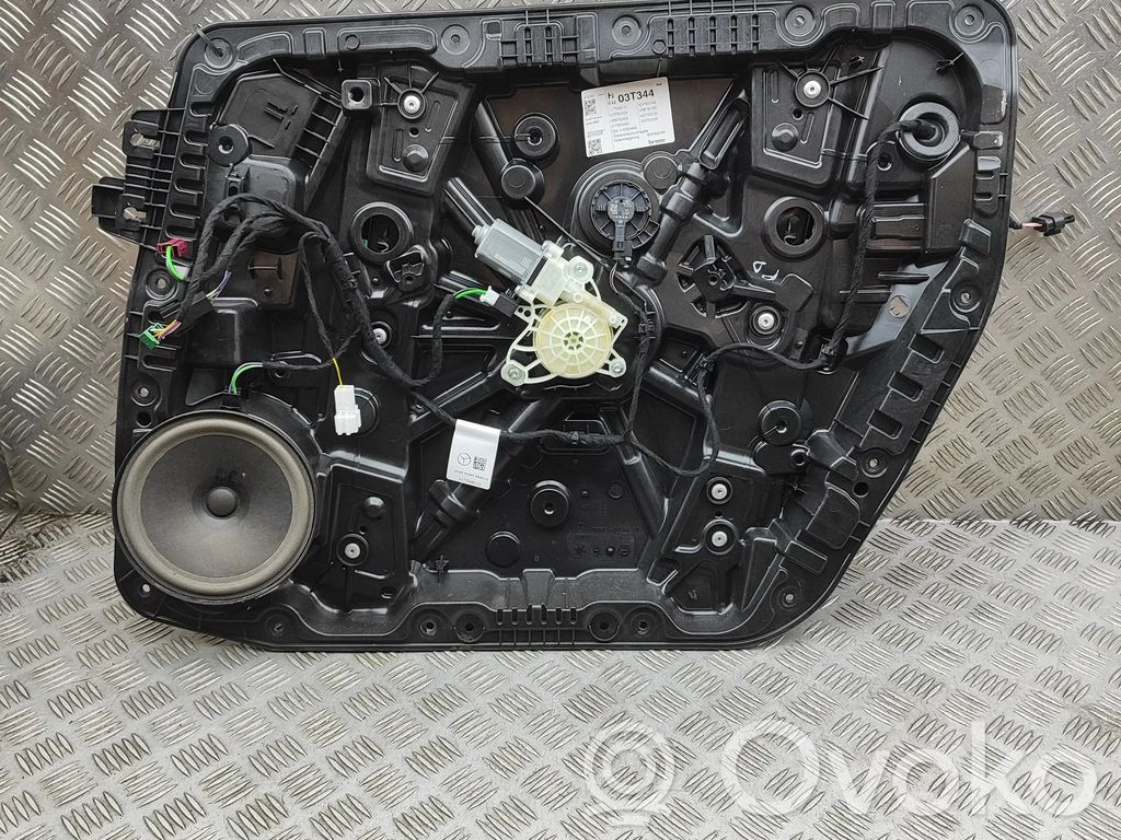 Mercedes-Benz EQA Macara ușă față cu motor