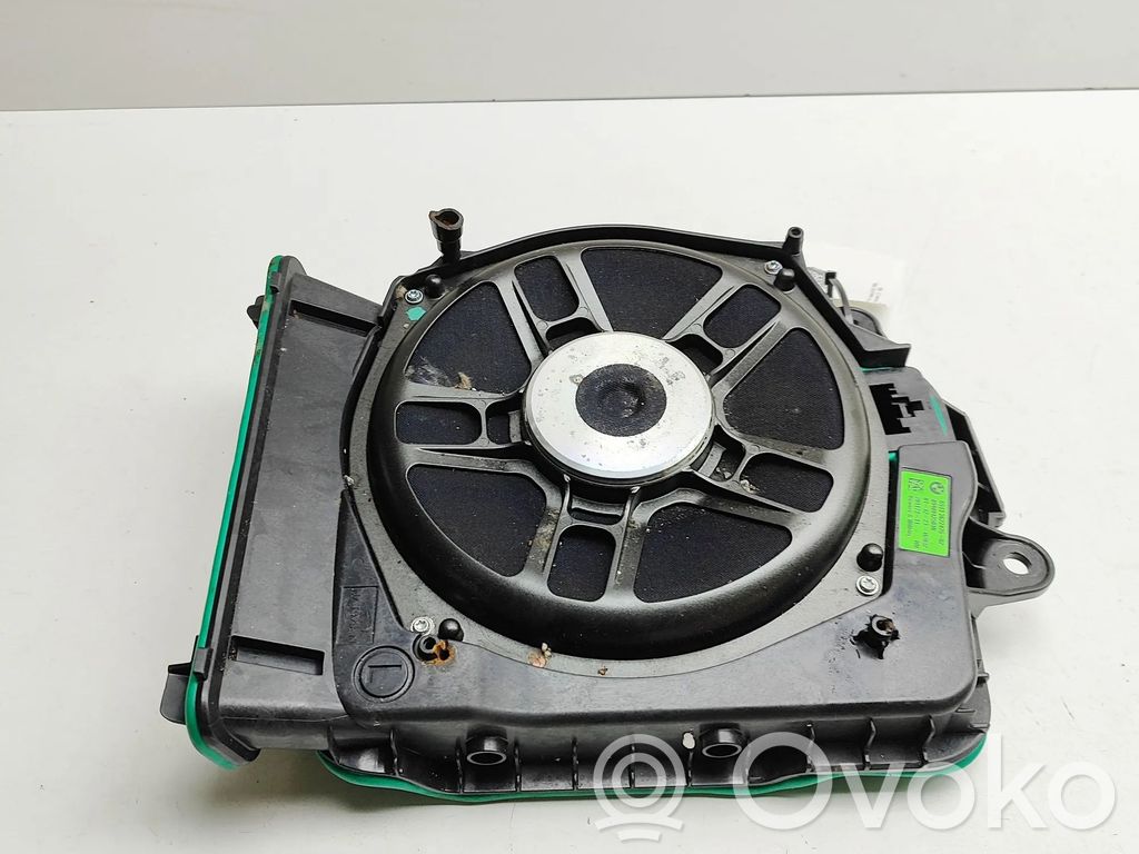 BMW 8 G16 Subwoofer 