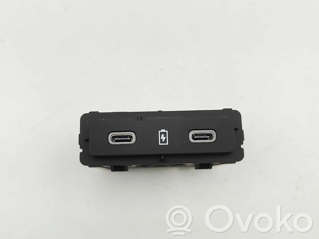 Renault Austral USB socket connector 