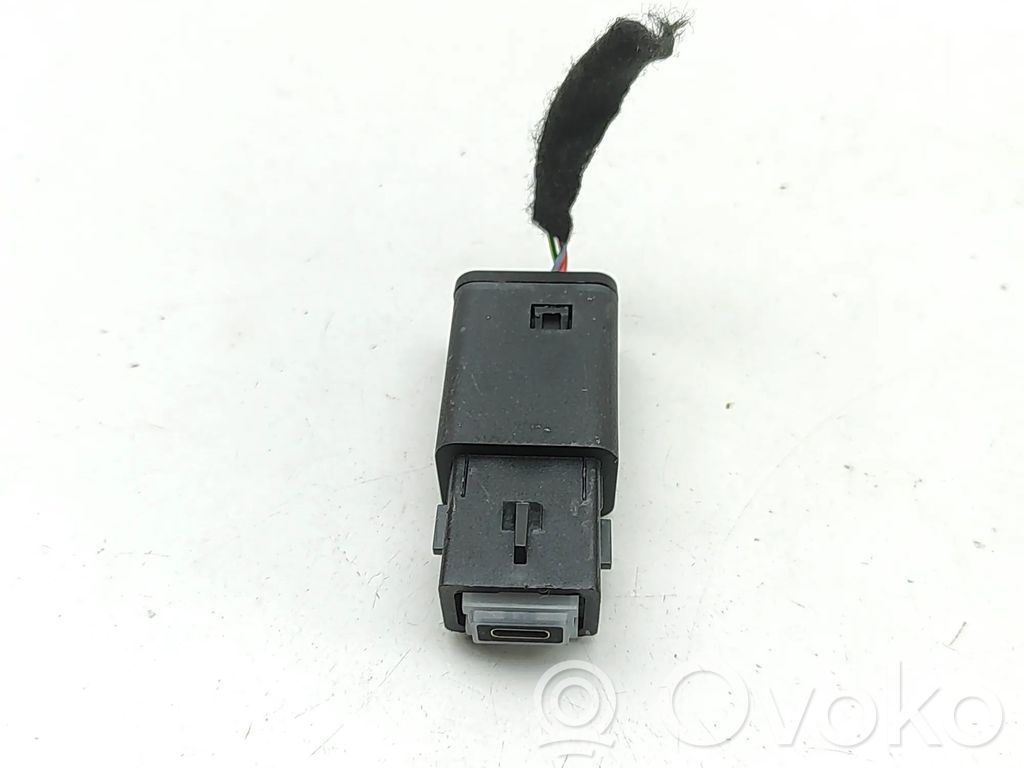 Peugeot 3008 III USB jungtis 