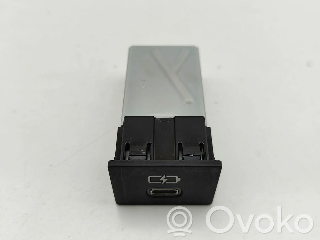 Toyota bZ4X USB-pistokeliitin 