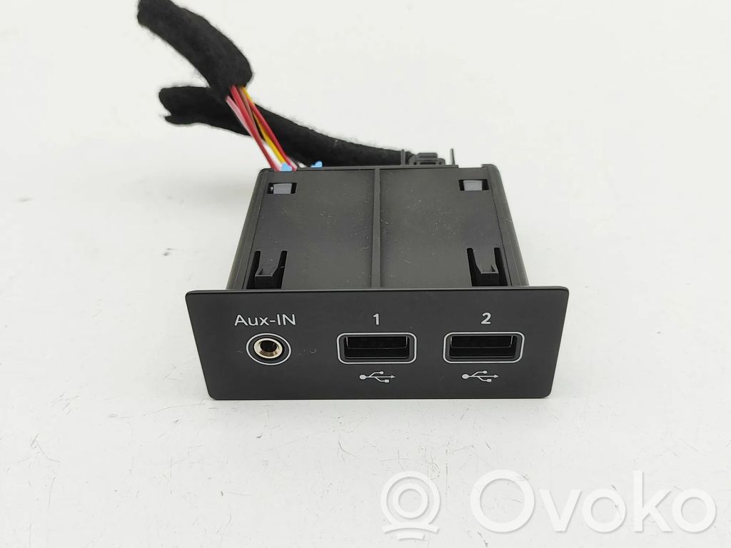 Renault Zoe AUX in-socket connector 