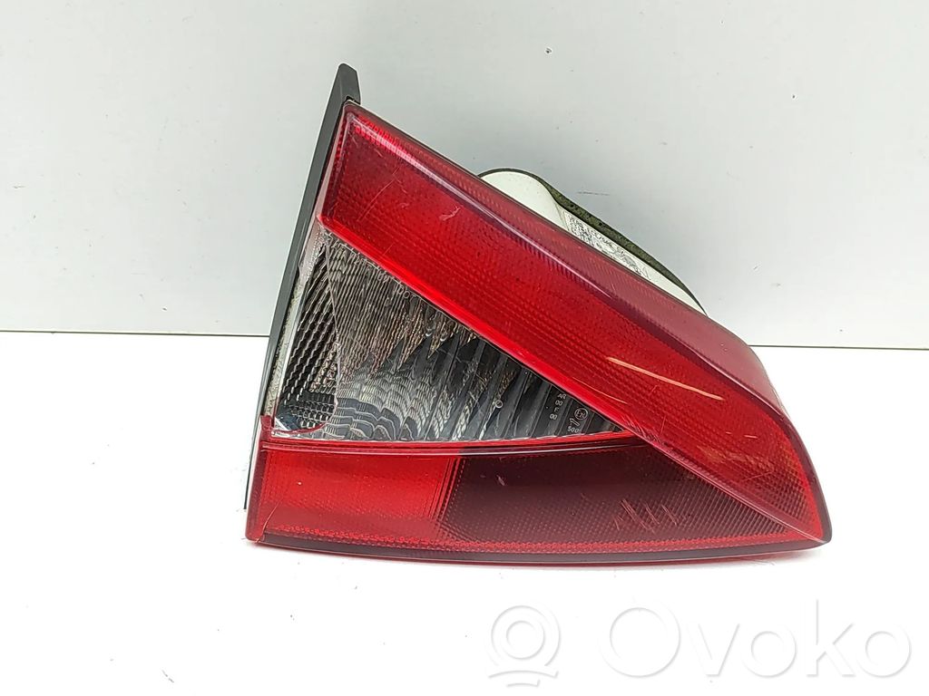 Lampy tylnej klapy bagażnika   231567