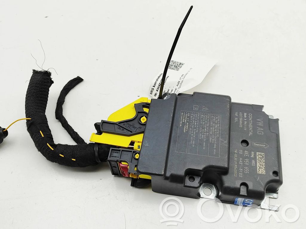 Audi Q7 4M Airbag control unit/module 