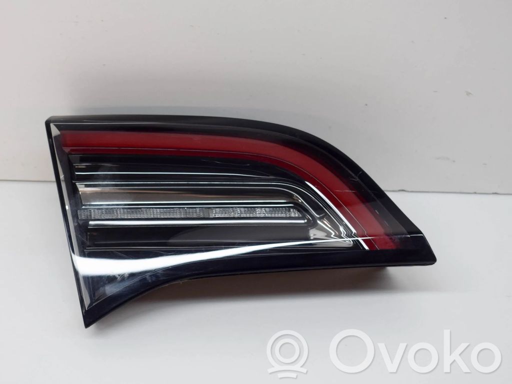 Tesla Model 3 Luci posteriori del portellone del bagagliaio