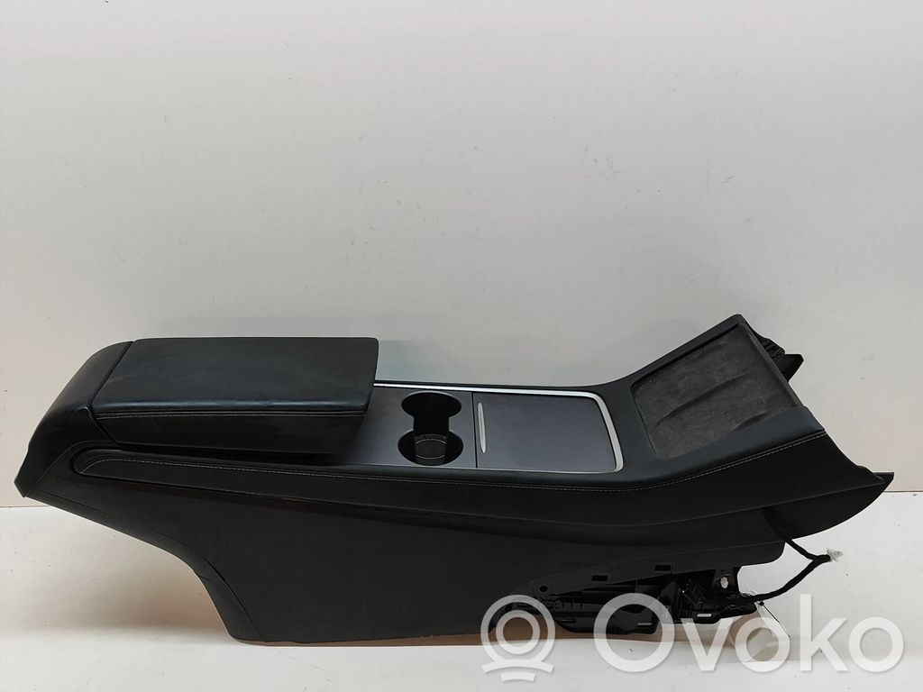 Tesla Model Y Consola central 