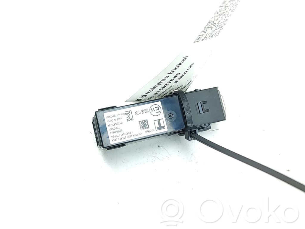 Toyota Yaris Cross Enchufe conector USB 