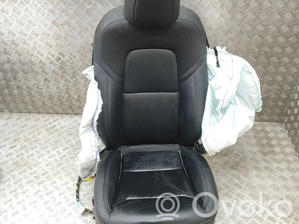 Tesla Model Y Etumatkustajan istuin 