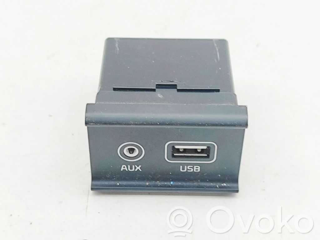 KIA Optima Enchufe conector entrada auxiliar 