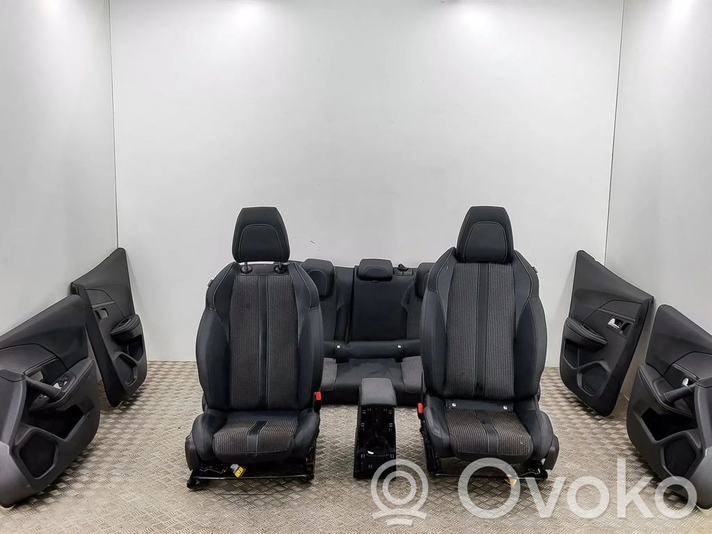 Peugeot 2008 II Set de interior 