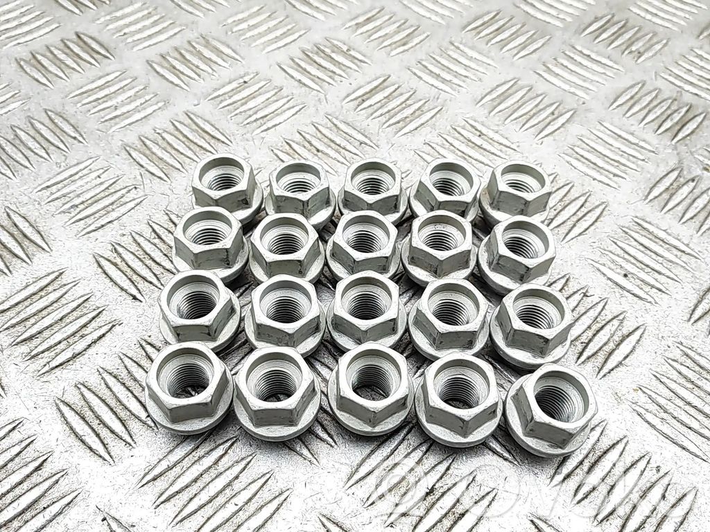 Mutterit/pultit   102700200B